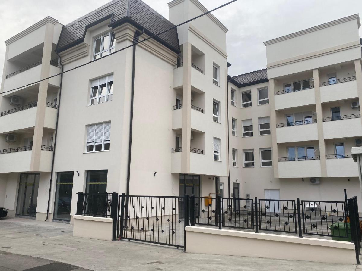Apartman Mdb Lux Subotica Eksteriør billede