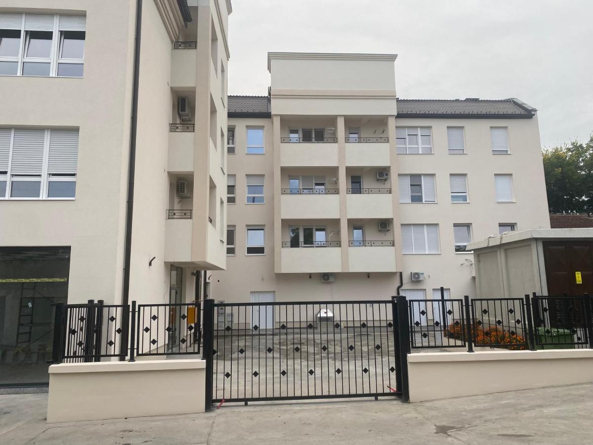 Apartman Mdb Lux Subotica Eksteriør billede