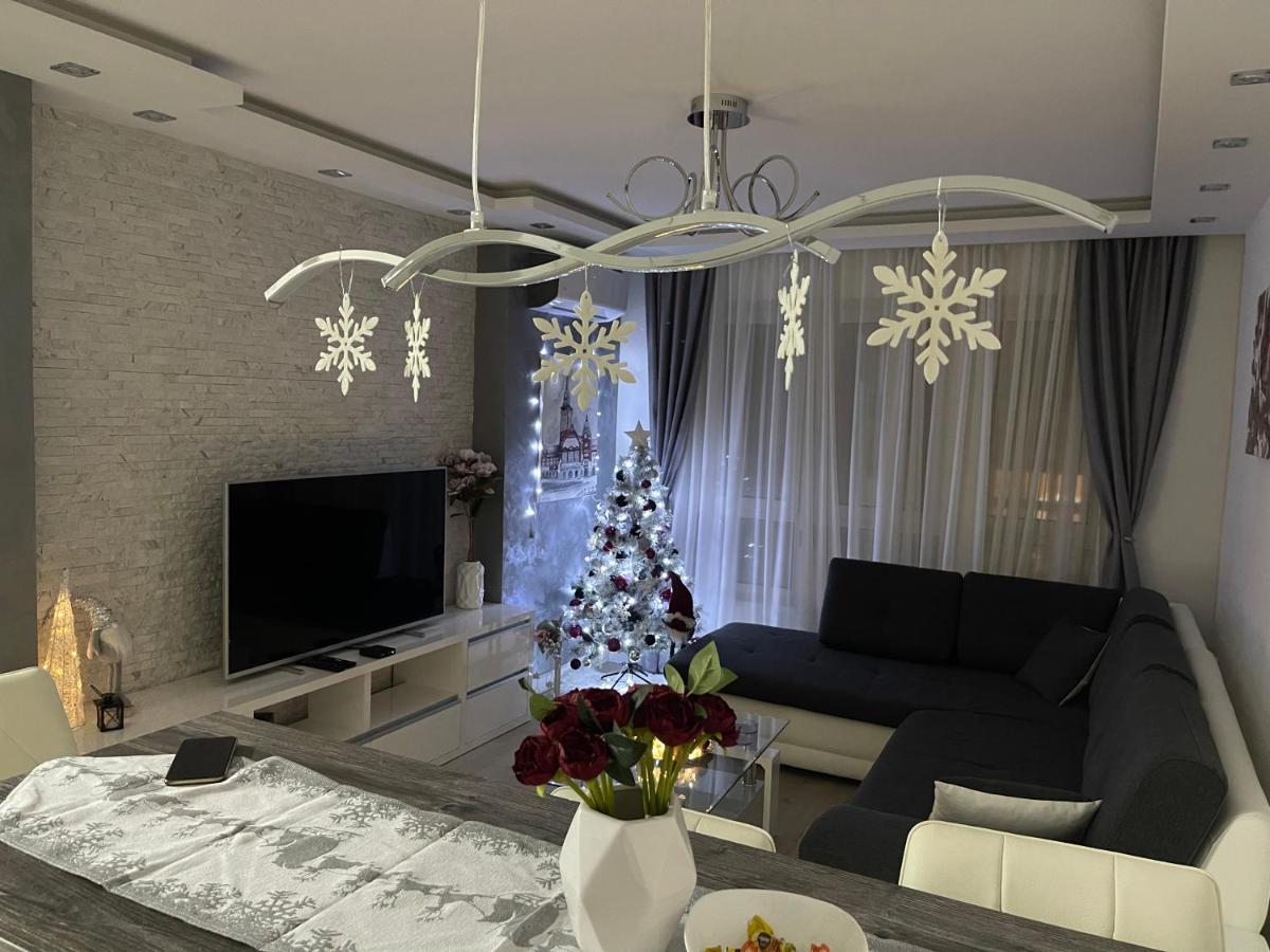 Apartman Mdb Lux Subotica Eksteriør billede